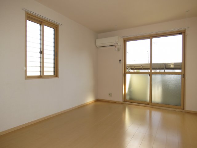 居室・リビング　壁の窓はありません