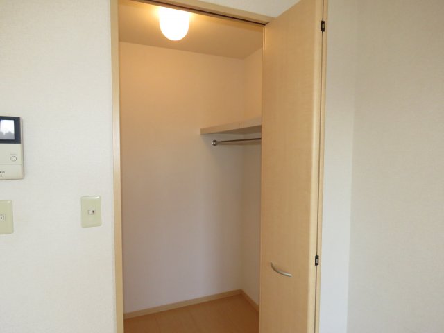 収納　ウォークインクローゼット