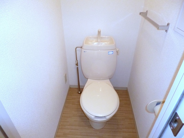 トイレ　バス・トイレ別です。