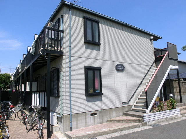 建物外観　川沿いの静かな住環境で南向きです♪