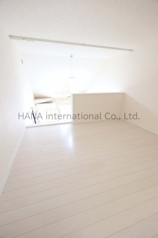 収納　同タイプ参考写真です。大型ロフトで収納以外にもベッドを置いて