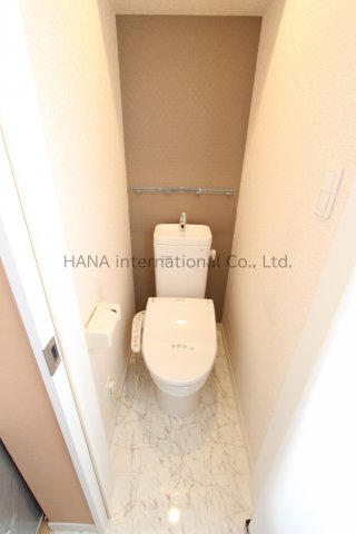 トイレ　同タイプ参考写真です。