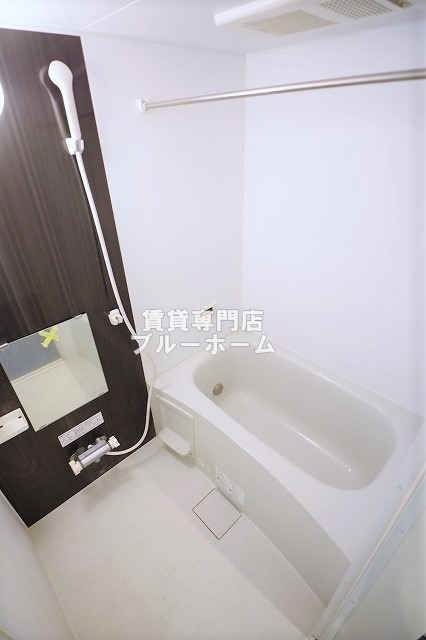 バス・シャワールーム　追炊き機能付きのお風呂です！