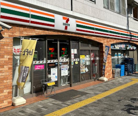 コンビニ　セブン-イレブン 港区三田５丁目店（コンビニ）まで437m