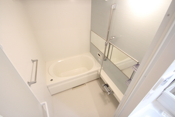 バス・シャワールーム　※別部屋の写真です