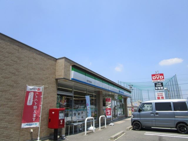 コンビニ　ファミリーマート（コンビニ）まで460m