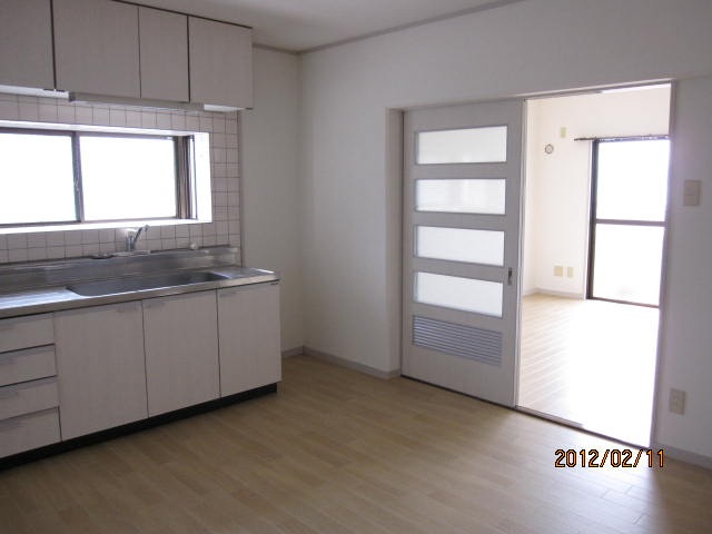 居室・リビング　角部屋で日当たり良いです