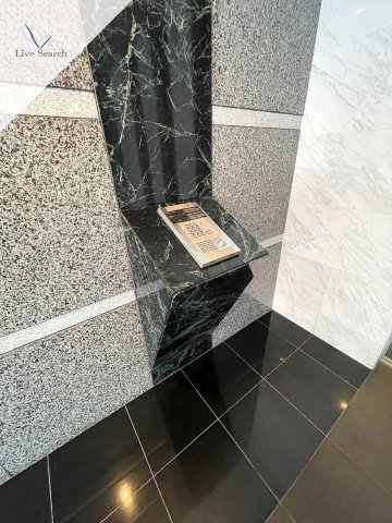 セキュリティ　収納もある玄関です