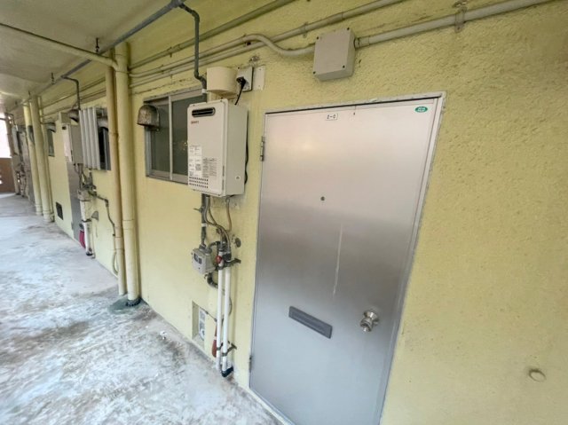 玄関　※写真と現状が異なる場合がございます