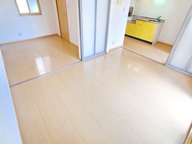 居室・リビング　☆明るい居室です