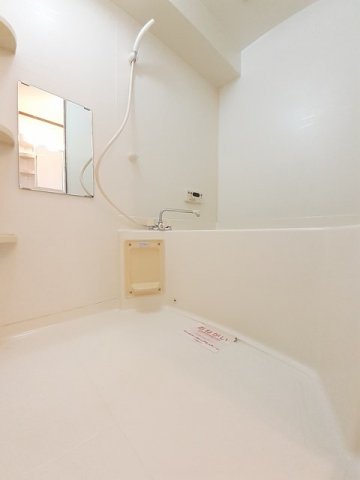 バス・シャワールーム　コンパクトで使いやすいお風呂です