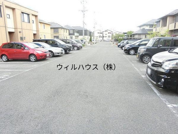 駐車場　敷地内駐車場！