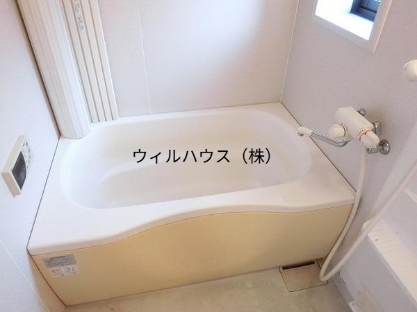 バス・シャワールーム　浴室乾燥機、追い焚き機能付きバス！
