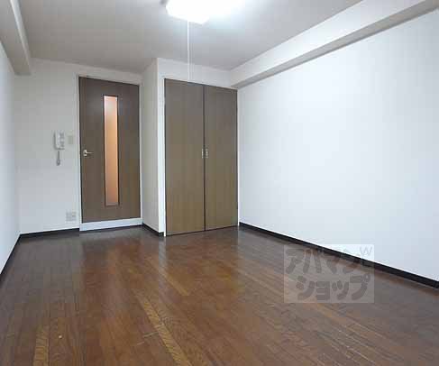 居室・リビング　日当たり良好な部屋です。