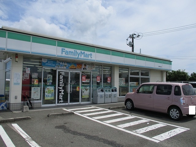 コンビニ　ファミリーマート宮崎大島店（コンビニ）まで1000m