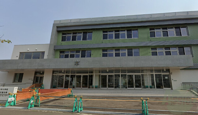 小学校　札幌市立山の手小学校（小学校）まで704m