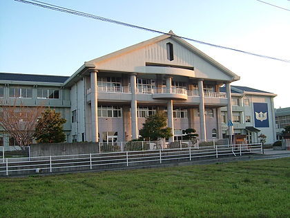 中学校　高草中学校（中学校）まで565m