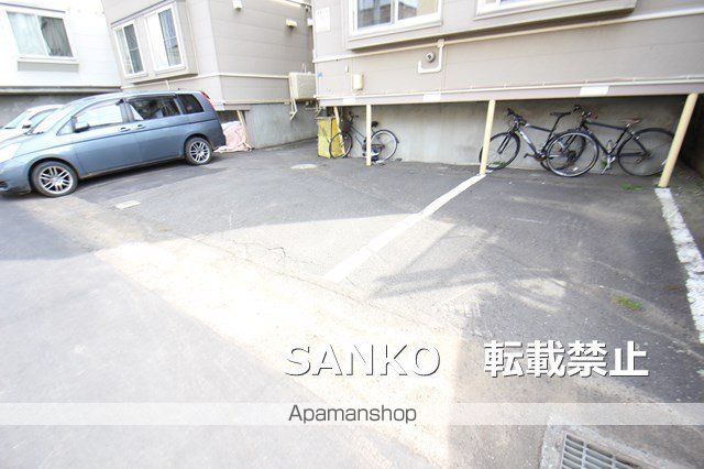 駐車場　駐車場