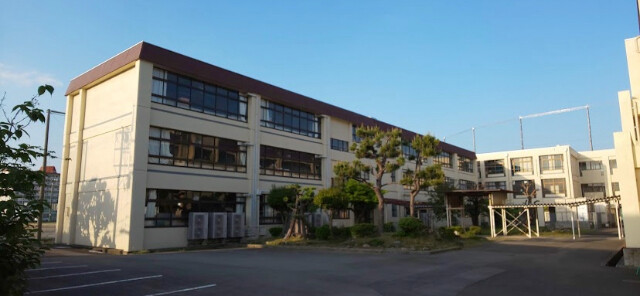 中学校　徳島市立加茂名中学校（中学校）まで568m