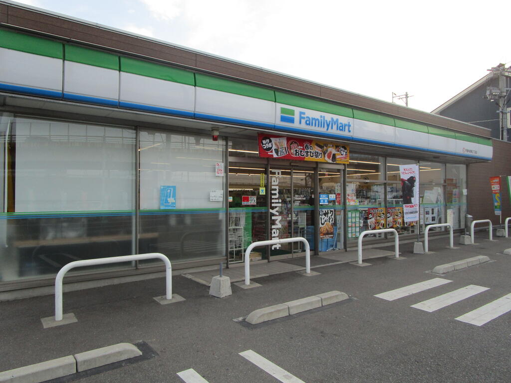 コンビニ　ファミリーマート永犬丸店（コンビニ）まで748m