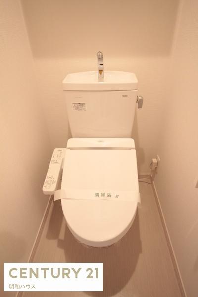 トイレ　温水洗浄便座完備です♪