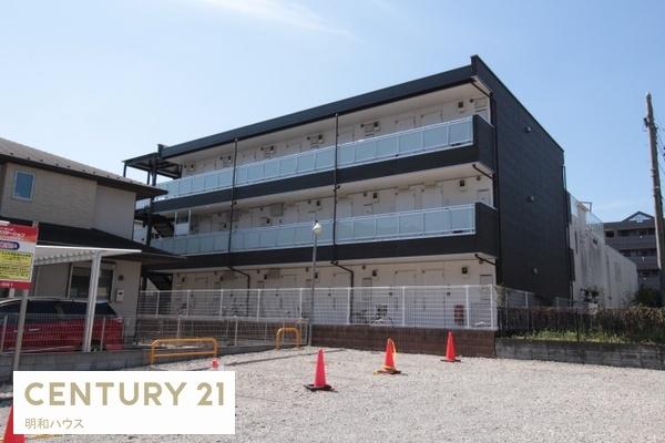 建物外観　鉄骨造3階建の2階です！