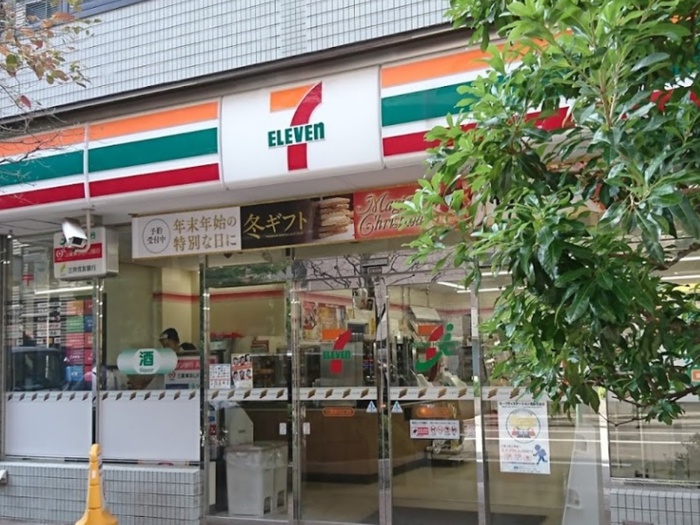 コンビニ　セブン-イレブン 三鷹駅北口店（コンビニ）まで110m