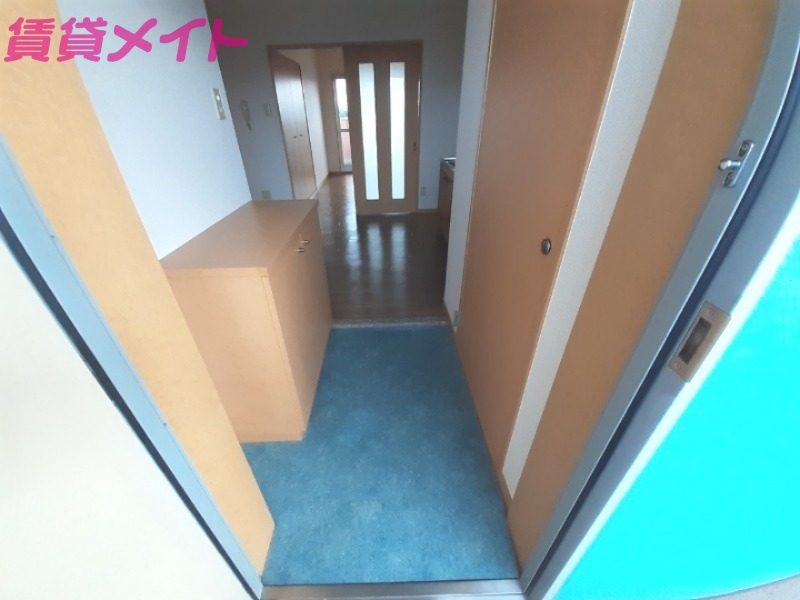 玄関　別部屋の写真です