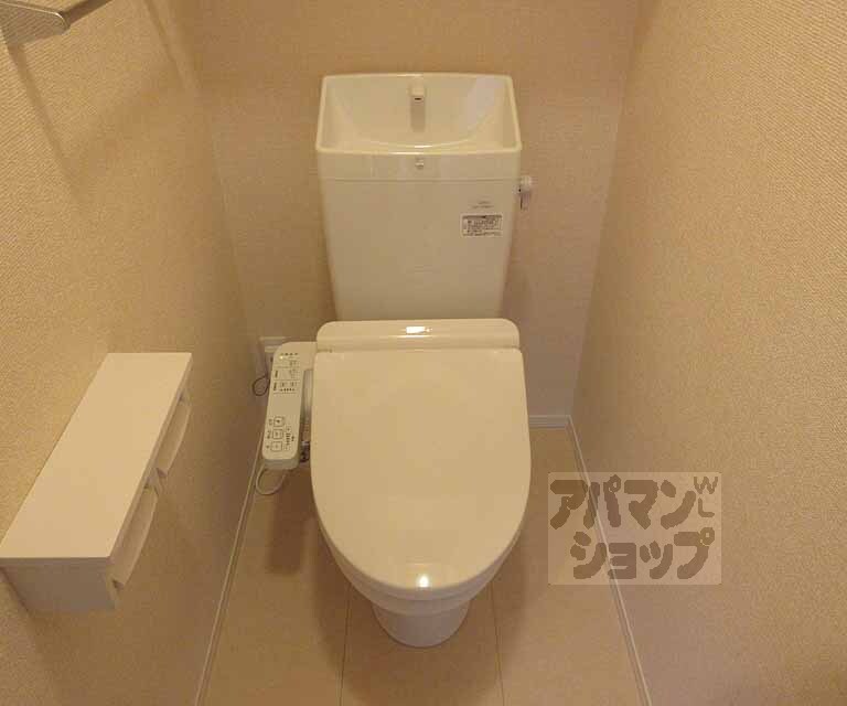 トイレ　温水洗浄便座付きです。