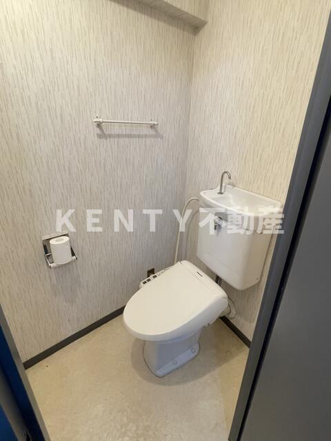 トイレ　落ち着いた色調のトイレです