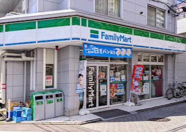 コンビニ　ファミリーマート（コンビニ）まで200m