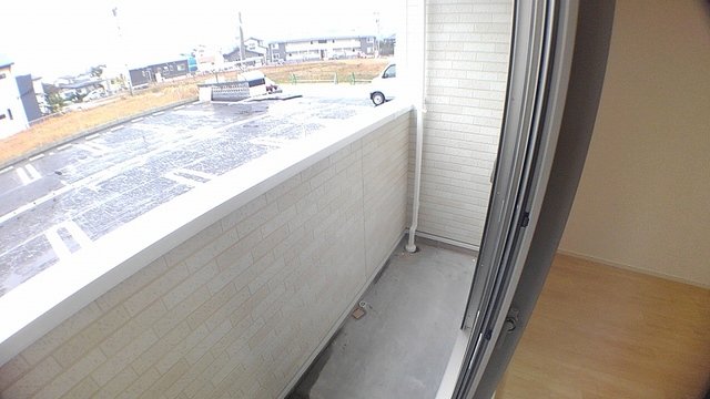 バルコニー　外からの目が気にならないバルコニーで洗濯物が干せます