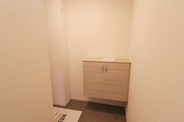 玄関　３０３　玄関
