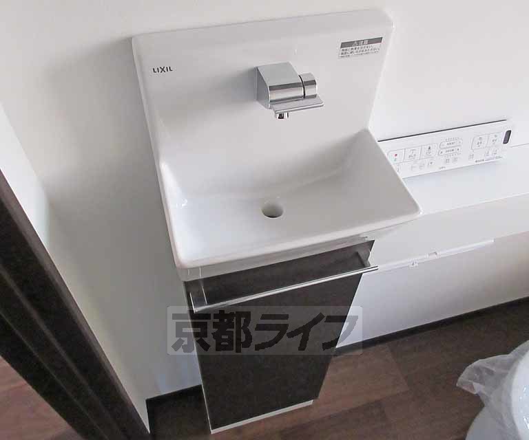トイレ　トイレの後は綺麗な手洗い場で！