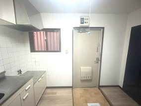 玄関　※写真は別室です