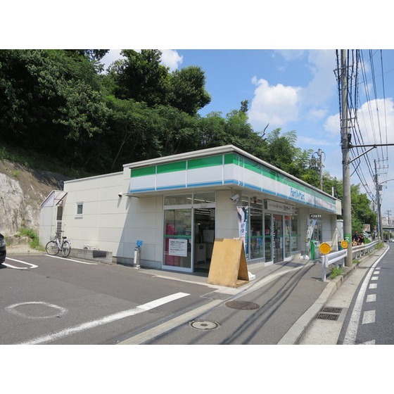 コンビニ　ファミリーマート横浜権太坂店（コンビニ）まで535m