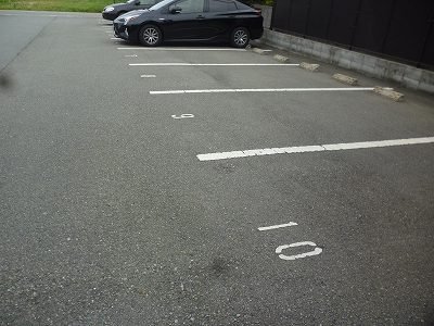 駐車場　敷地内