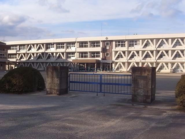 小学校　垂井町立垂井小学校（小学校）まで561m