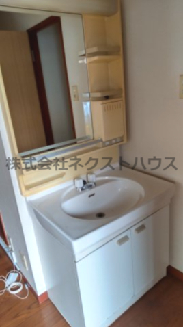 洗面設備　別部屋参考写真です