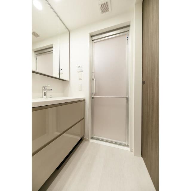 洗面設備　※写真は同タイプ住戸です。