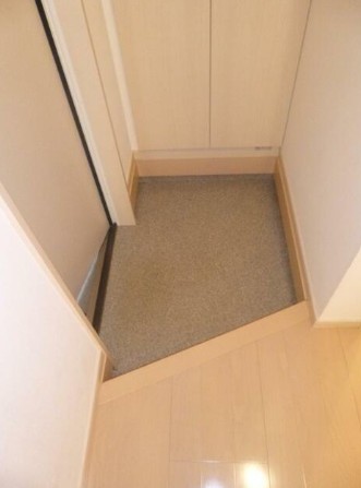 玄関　※別部屋参考写真