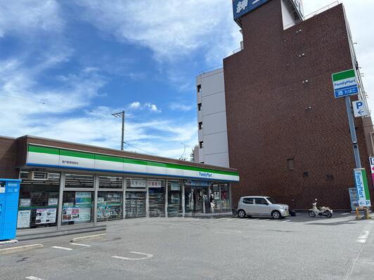 コンビニ　ファミリーマート登戸郵便局西店（コンビニ）まで148m