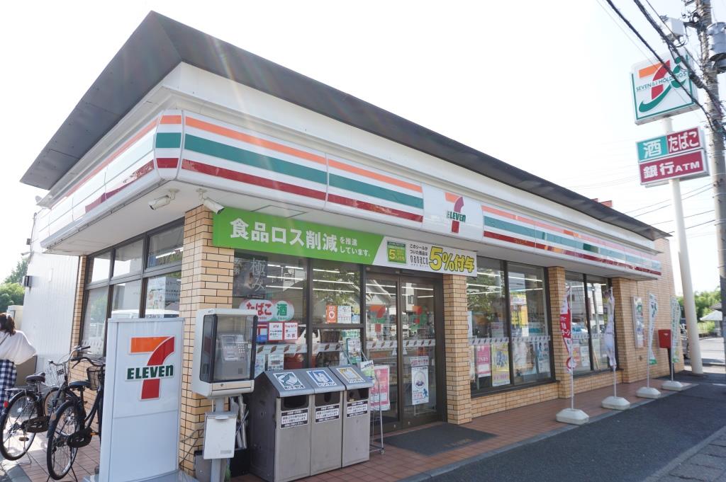 コンビニ　セブンイレブン 八潮中央店（コンビニ）まで300m