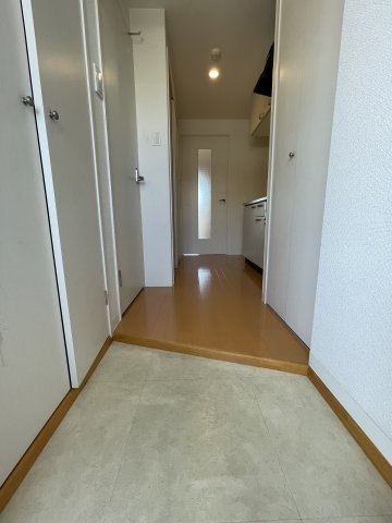 玄関　※同物件別号室参考写真