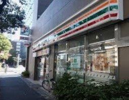 コンビニ　セブンイレブン新宿水道町中央店（コンビニ）まで60m
