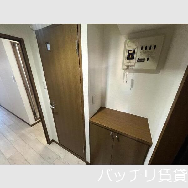玄関　同型シリーズの為現況優先致します