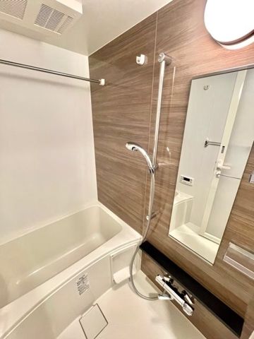 バス・シャワールーム　コンパクトで使いやすいお風呂です