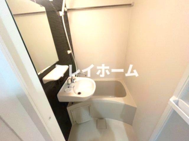 バス・シャワールーム　同建物内、別のお部屋の参考写真になります。