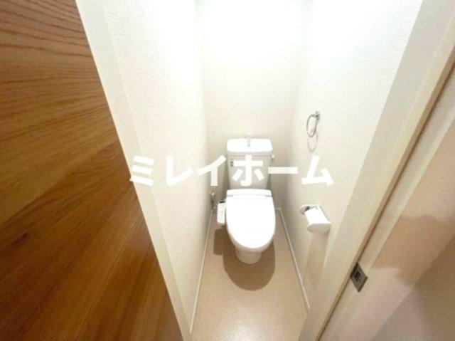 トイレ　同建物内、別のお部屋の参考写真になります。