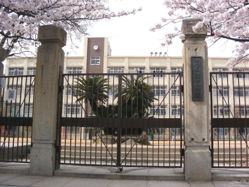 小学校　神戸市立雲中小学校（小学校）まで335m